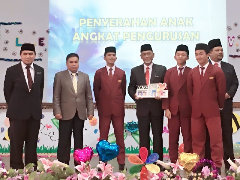 Penyerahan Anak Angkat Program Projek SPM dan PT3 2018